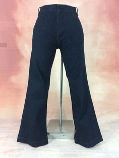 "Size 30 Vintage Lauren Jeans by Ralph Lauren Women's Bareback Wide Leg Denim Pants W30 L32 Medium Waisted Bootcut Jeans Girlfriend Jeans Mom Jeans Made In Hong Kong. Brand: Lauren Jeans by Ralph Lauren Size On Tag marked 4 but fits more like 30\" waist, 10.75\" rise, 22.5\" thighs, 38\" hips, 32\" inseam,! Fits a size 30, but check your measurements and compares the measurement with your garment. (see full measurement below) Recommended modern size: 30\" (30x32) Material : Cotton 98%, Elastane Dark Wash Stretch Wide Leg Cropped Jeans, Dark Wash Full Length Cargo Pants, Dark Wash Full Length Flare Jeans, Classic Stretch Denim Blue Bottoms, Retro Stretch Denim Blue Flare Jeans, Classic High Waist Dark Wash Flare Jeans, Stretch Wide Leg Dark Wash Jeans, Retro High Waist Non-stretch Jeans, Classic Dark Wash Full-length Pants