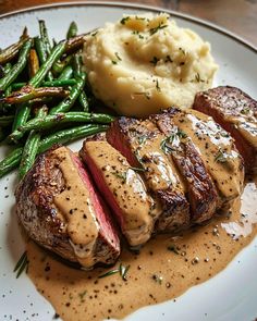 steak, mashed potatoes and green beans on a plate