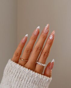 Simple Spring Nails, Spring Acrylic Nails, Nagel Tips, Fake Nails With Glue, Oval Nails, Neutral Nails, Stick On Nails, Prom Nails