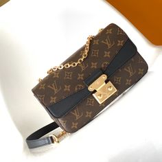 Louis Vuitton launched the Marceau chain bag in the spring of 2022, interpreting the inspiration of the Pochette Métis handbag in a small size. The S-lock lock is derived from the brand's box-making heritage, and the sliding chain shoulder strap is equipped with a comfortable leather shoulder pad.

Size: 24.5 x 15.0 x 6.5 cm (LxHxW)
• Monogram coated canvas and calfskin
• Smooth calfskin lining
• Smooth calfskin trim
• metallic parts
• Interior patch pocket
• Large interior zip pocket
• Elegant Monogram Canvas Flap Bag With Gold-tone Hardware, Elegant Monogram Canvas Crossbody Box Bag, Everyday Luxury Rectangular Bag With Chain, Luxury Everyday Rectangular Bag With Chain, Rectangular Everyday Luxury Bag With Chain, Rectangular Chain Bag For Everyday Luxury, Luxury Rectangular Shoulder Bag With Lock, Rectangular Brown Shoulder Bag With Lock, Brown Rectangular Shoulder Bag With Lock