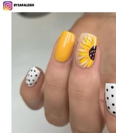 Sunflower Nail, Sunflower Nail Art, Sunflower Nails, Fancy Nails Designs, Pretty Nail Art Designs, Yellow Nails