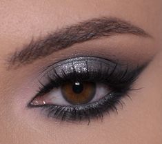 Smokey Cat Eye Makeup, Trucco Smokey Eye, Cat Eye Makeup Tutorial, Silvester Make Up, Dramatic Smokey Eye, Evening Eye Makeup