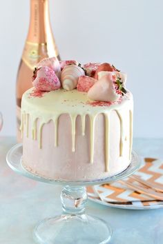 Hier finden Sie einige super leckere und einfache Ideen für ein Drip Cake RezeptWir zeigen Ihnen auch viele Beispielewie Sie die Torte dekorieren