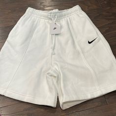 Nwt Nike White Shorts Cute Nike Outfits, Tomboy Style Outfits, Mens Fashion Casual Outfits, Nike White, Tomboy Fashion, Nike Outfits, Nike Shorts, White Nikes