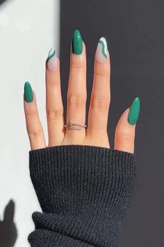 March Nails Ideas, Saint Patrick Nail, March Nails, St Patricks Day Nails, Vacation Nails, Beach Nails, Dipped Nails, Glitter Nail Art, Nail Art Summer