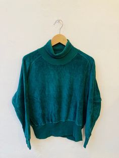 Please notice since we are a very small shop it's not possible for us to accept returns 🌼 Vintage Pullover Women Size: M Velvet Length from Armpit to Armpit: 54cm Length from shoulder to hem: 64cm comfy and ready to wear ! Condition : good vintage condition * We check our clothes before we send them to you 🌼 * Feel free to write us if You have any questions 🌼 *Please always check measurements before buying * If something went wrong and you are not happy with your order: please  inform us and Vintage Pullover, Pullover Women, Vintage Pullovers, Something Went Wrong, Vintage Velvet, Women Pullover, Small Shop, Pullover Sweaters, Sweater Outfits