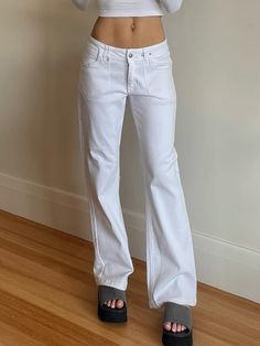 Low Waisted Jeans Outfit, Women Baggy Jeans, Wash Jeans Outfit, 2000s Jeans, Jeans 2022, White Cargo Pants, Straight Leg Jeans Outfits, Low Waisted Jeans, Pants Y2k