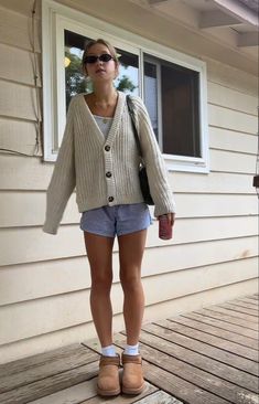 Shorts And Cardigan Outfit, Class Outfits, Outfits Verano, Cute Fall Outfits, Swaggy Outfits, Fashion Mistakes, Outfit Inspo Fall, Casual Style Outfits, College Outfits