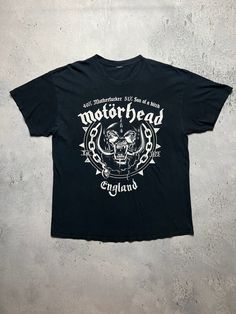 Vintage Motorhead England Big Printed Skulls Rock y2k Tee Size Men's / US XL / EU 56 / 4 Color Navy black Condition Gently Used The material is pleasant to the body. In a good condition. Fast sending! Size L/XL (see measurements) Condition : 8,5/10 Chest - 57 cm Length - 73 cm Shoulders - 58 cm Sleeve Length - 19 cm - ALL ITEMS ARE HEAT TREATED AND WASHED BEFORE SHIPPING - FOLLOW MY STORE - SEE MY OTHER ITEMS Punk Black T-shirt For Biker Events, Biker T-shirt With Skull Print In Cotton, Biker T-shirt With Skull Print, Black Punk T-shirt For Biker Events, Skull Print Crew Neck T-shirt For Biker Events, Biker Style Cotton T-shirt With Skull Print, Punk Style Black T-shirt For Biker Events, Punk Style Crew Neck T-shirt For Biker Events, Black Biker T-shirt With Skull Print