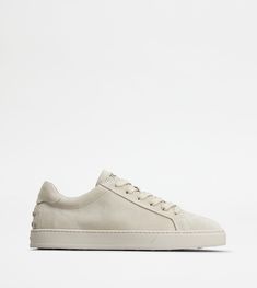 A sober and sophisticated taste characterizes these sneakers with minimal lines, with Tod's logo on the tongue. Crafted in soft suede, they come with a rubber outsole with embossed rubber pebbles. Beige Sneakers, Gift Boutique, Grey And Beige, Pink Brown, Soft Suede, Calf Skin, Sneakers