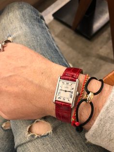 June Aesthetic, Apple City, Business Core, Red Watch, Women Footwear, Vintage Watches Women, Cartier Tank, Shetland Wool