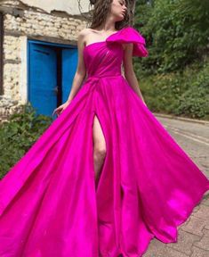 Open Skirt, Teuta Matoshi, Taffeta Gown, Celebrity Style Dresses, One Shoulder Bridesmaid Dresses, One Shoulder Bridesmaid, Pink Gown, Taffeta Fabric, Shocking Pink