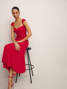 Wear the dress. The Petite Bryson is a midi dress with short cap sleeves, a sweetheart neckline, and back smocking. The dress is fitted in the bodice with a relaxed-fitting skirt, so you get structure and comfort all in one. Stain Dress, Elegant Dinners, Red Party, Guest Attire, Wedding Attire Guest, Cocktail Parties, Guest Outfit, Crepe Fabric, Linen Clothes