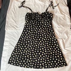 Divided By Hm Daisy Dress Extremely Comfortable And Stretchy Never Worn, Ended Up Getting The Same One As A Gift Divided H&m, Daisy Dress, Aesthetic Clothes, Divider, Colorful Dresses, H&m, Daisy, Mini Dress, Womens Dresses