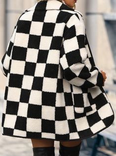 Black and white checkered button-down coat with pockets and a collar. Ultra soft fabric, that is both cozy and chic! Material composition: 100% polyester Care instructions: Machine wash cold. Tumble dry low. Product measurements: S: length 30.8 in, bust 42.9 in, sleeve length 21.8 in, shoulder 19.5 in M: length 31.2 in, bust 45.2 in, sleeve length 22.2 in, shoulder 20.5 in L: length 31.6 in, bust 47.6 in, sleeve length 22.6 in, shoulder 21.5 in XL: length 32 in, bust 49.9 in, sleeve length 23 in Cardigan Rosa, Checkered Coat, Normal Body, Plaid Fashion, Double Take, Komplette Outfits, Checkered Pattern, Winter Looks