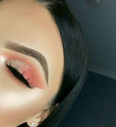 Silver Cut Crease, Soft Pink Eyeshadow, Eyeshadow Silver, Eye Makeup Cut Crease, Cut Crease Eyeshadow, Cut Crease Eye, Cut Crease Makeup, Pink Eye