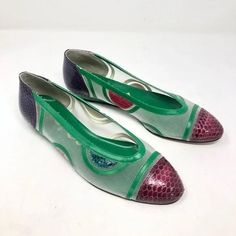 Good pre-owned condition. vegan or faux leather. Some chipping on the green edge. No major flaws. Please see all photos. Size 9 narrow, 9N. Faux snake print Purple Woman, Womens Loafers, Rose Violette, Slip On Shoe, Harajuku Fashion, Loafers For Women, Snake Print, Slip On Shoes, Pink Purple