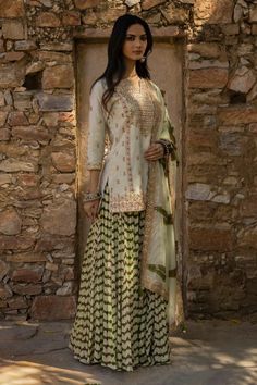 Mint green short kurta with all-over marodi-dabka hand worked motifs. Comes with green dual-tone gharara pants and tassel dupatta.
Components:3
Embroidered, Printed
Neckline:Round
Sleeve Length:Three Quarter
Fabric:Silk Chanderi
Color:Green
Side slits
Tassel dupatta
Split neck - Aza Fashions Gharara Pants, Punit Balana, Embroidered Sharara, Mint Green Shorts, Desi Wedding Dresses, Embroidered Kurti, Short Kurti, Sharara Set, Indian Fashion Designers