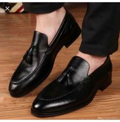 Handmade men black leather penny loafer shoes with tassels, peas shoes, men fashion, lifestyle Black Dress Shoes Men, Western Outfits Men, Quality Leather Boots, Loafers Outfit, Custom Design Shoes, Black Dress Shoes, Tassel Loafers, Shoes Collection, Genuine Leather Shoes