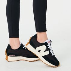 New In Box New Balance 327 Black Women Outfit, Black Tennis Shoes Women, New Balance Walking Shoes, Minimalist Sneakers, New Balance Womens, Shoes New Balance, Yellow Sneakers, New Balance Black, Curvy Fashionista