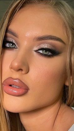 Makeup ideas Blue Eyes Prom Makeup, Makeup Looks For Ball, Make Up Looks Blonde Hair Blue Eyes, Majestic Makeup Looks, Makeup For Ball, Ball Makeup Ideas, Makeup For 18th Birthday, Sminka Za Maturu, Makeup For Blue Eyes Tutorial