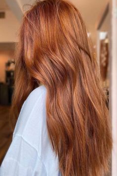 Copper hair started trending on TikTok last spring—and it’s still a top request at salons for this upcoming season. Romeo I Julia, Copper Blonde Hair, Red Hair Inspo, Spring Hair Color, Copper Hair Color, Spring Hair