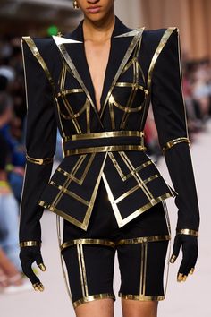 @jeanpaulgaultier 

Fall 2022 Couture 

#jeanpaulgaultier #jeanpaulgaultiercouture 
#couture #couturefashion #hautecouture Fall 2022 Couture, Linen Style Fashion, Jean Paul Gaultier Haute Couture, 2022 Couture, Olivier Rousteing, Illustration Fashion Design, Couture Details