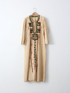 // kurta Luxury Embroidered Tunic Kaftan, Luxury Tunic Dress With Embroidered Neckline, Luxury Embroidered Bohemian Kaftan, Luxury Traditional Women's Tunic, Luxury Bohemian Tunic Abaya, Luxury Dabka Tunic Kaftan, Luxury Bohemian Multicolor Tunic, Luxury Bollywood Style Tunic For Navratri, Luxury Festive Wedding Tunic