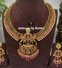 Hyderabadi Jewellery, Emerald Bangles, Pretty Gold Necklaces, Bridal Necklaces, Choker Design