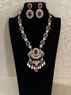 This exquisite Victorian moissanite style ad necklace showcases intricate craftsmanship, blending traditional Indian and Victorian elements. Victorian Jewelry Sets Indian, Victorian Beads Jewelry Indian, Victorian Style Jewelry Necklaces Indian, Victorian Jewelry Indian Earrings, Victorian Pendent Indian, Goddess Dress, Moissanite Necklace, Kundan Earrings, Finger Rings