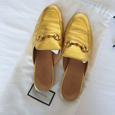 ad eBay - Find many great new & used options and get the best deals for GUCCI Princetown Horsebit Leather Mules in Metallic Gold Size 37 at the best online prices at eBay! Free shipping for many products! Gold Mules, Gucci Princetown, Leather Mules, Gucci Mules, Metallic Gold, Ebay Finds, Mule Shoe, Gold Metal, In Italy