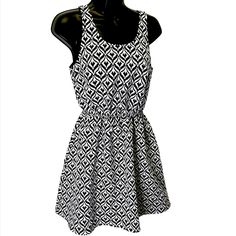 Nwt H&M Divided Sleeveless Black And White Geometric Print Dress Scoop Neck Open Back With Tied Knot In The Center Gathered Elastic Waist 64% Polyester, 34% Cotton, 2% Elastane Size 6 Flat Measurements: Pit To Pit: 16” Waist: 14” Length: 32” H&m Sleeveless Vacation Dresses, Casual Sleeveless Black And White Mini Dress, H&m Black Sleeveless Dress, Casual Black And White Sleeveless Mini Dress, H&m Sleeveless Mini Dress For Vacation, Chic Sleeveless Mini Dress By H&m, H&m Sleeveless Mini Dress Casual, H&m Casual Sleeveless Mini Dress, Tied Knot