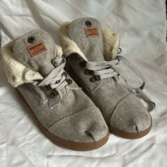 Tom's Faux Fur Lined Women's Shoes. Made With Hemp, Never Worn Brown Canvas Boots With Round Toe, Spring Canvas Boots With Round Toe, Casual Beige Synthetic Boots, Womens Toms, Toms Shoes, Women's Shoes, Faux Fur, Athletic Shoes, Womens Sizes