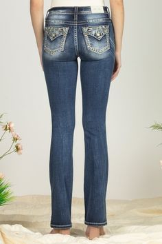 Mid-rise, dark wash bootcut denim. Back pocket features border stitch with sequin detailing. Flap features embroidered feathers with sequin and rhinestone detailing. White leather patch features Miss Me. 73% Cotton, 24% Viscose, 3% Elastane Machine wash inside out in cold water with like colors. Dry flat. Front Rise: 9"; Back Rise: 14" Inseam: 34" Model is wearing size: 25 Model Measurements: Height: 5'9" Bust: 34" Waist: 26" Hips: 37" Style No. M9126B-K1347 Embroidered Feathers, Border Stitch, Blue Feathers, Embroidery Shop, Blue Feather, Body Dress, Boot Cut Denim, High Rise Denim, Leather Patches