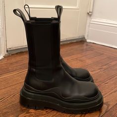 Great Condition! Black Bottega Lug Sole Boots. Comfy And Easy To Style!!! Bottega Puddle Boots Outfit, Puddle Boots Outfit, Bottega Puddle Boots, Bottega Boots, Puddle Boots, Bottega Veneta Boots, Bottega Veneta Shoes, Lug Sole Boots, Lug Sole