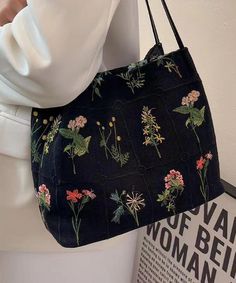 Experience the functionality and style of our New Black Embroidered Large Capacity Canvas Shoulder Bag. With its spacious design and elegant embroidery, this bag is the perfect versatile accessory for any occasion.This bag is made of fine Canvas fabric.Measurement: 28cm/10.92" * 23cm/8.97" * 11cm/4.29"Zip up closure. Inside pockets. Tas Mini, Beg Tangan, Hippie Stil, Sacs Design, Flowers Tote, Embroidered Handbag, Embroidered Tote Bag, Tas Fashion, Embroidered Tote