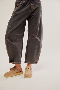 Mules Outfit, Boy Aesthetic, Aesthetic Fits, Slip On Mules, Backless Design, Fall 2024, Fashion Flats, Boho Outfits, Rubber Sole