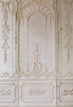 an ornate white painted wall in a room