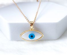 Evil eye necklace/charm Dainty mother of pearl and 18k gold plated eye charm. It will help you to stay away or protected from negative energies, bad vibes, envy, evil eye. Ideal for gifts. It's available only the charm or with the chain. MATERIAL AND SIZE 18k Gold filled Evil eye charm Mother of pearl 18k Gold filled chain Length: You can choose it If you have questions about the product, feel free to reach me out. Don't forget to check out my other items in the store: Https://www.etsy.com/shop/ 1930s Costume, Vintage Dkny, Beads Flower, Greek Jewelry, Turkish Jewelry, Protection Bracelet, Evil Eye Charm, Evil Eye Necklace, Evil Eye Bracelet