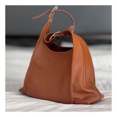 Tan leather tote bag - Camel tote purse - Women's Tote bag with zipper - Large camel handbag - One handle tote bag - Leather shoulder bag Camel Rectangular Hobo Bag With Large Capacity, Camel Shoulder Bag With Large Capacity And Double Handle, Large Capacity Camel Shoulder Bag, Camel Tote Shoulder Bag With Leather Handles, Large Capacity Camel Tote Satchel, Camel Rectangular Bag For Errands, Rectangular Camel Bag For Errands, Versatile Cognac Hobo Bag For Everyday Use, Cognac Tote Shoulder Bag For Shopping