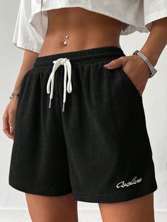 Negro Casual Collar  Tela tejida Letras Shorts deportivos Embellished Estiramiento medio Black Sleep Shorts, Summer Embroidery, Short Noir, Track Shorts, Dark Jeans, Comfy Shorts, Gym Shorts, Black Fleece, Dance Outfits