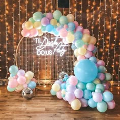 there is a balloon arch with balloons on it