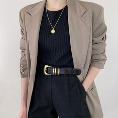 New Era Outfit, Smart Casual Women Outfits, Modest Casual Outfits, Smart Casual Women, Blazer Outfits Casual, Business Outfits Women, Classy Casual Outfits, Stylish Work Outfits, Vintage Ralph Lauren