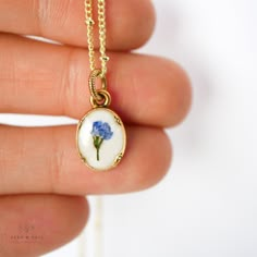 Heirloom Oval Pendant — Seed&SoilShop Simple Vintage Jewelry, Cute Vintage Jewelry, Artsy Necklaces, Gold Necklace With Stones, Special Necklaces, Oval Jewelry, Vintage Locket, The Bling Ring, Queen Anne's Lace