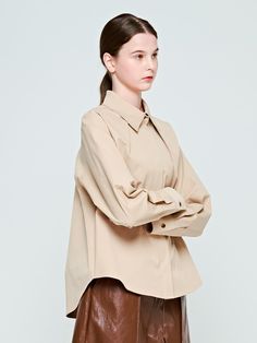 Composition : cotton 46%poly 40%nylon 10%span 4%Country of Origin : Republic of Korea Khaki Spread Collar Tops For Fall, Beige Cotton Shirt For Business Casual, Khaki Tops With Spread Collar For Fall, Beige Collared Top For Office, Beige Collared Office Shirt, Beige Button-up Office Shirt, Beige Button-up Shirt For Office, Beige Blouse For Business Casual In Fall, Casual Beige Blouse For Office Wear