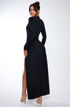 Make a statement in our Ysabella maxi dress. It stands out for it's sleek, sexy details including a deep, plunge neckline, thigh high split and ruched knot detailing. Finish the look with a pair of statement earrings and a glossy lip, and you'll be turning heads the whole night. 



Colour: Black.

Fully lined.

Long, slim fitting sleeves.

Ruched, knot detail on hip.

Thigh high split.

Deep plunge neckline.

Maxi length.

Model is an XS and is wearing an XS.

 Size: XS, S, M, L, XL, XXL Split Long Dress, Black Thigh High, Bandeau Tops, Maxi Dress For Women, Loungewear Dresses, 1920s Flapper Dress, Set Outfits, Black Dress Formal, Club Party Dresses