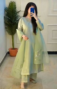 Simple Wedding Dress Pakistani, Moye Moye, Marriage Suits, Pakistani Kurti, Baby Captions, Simple Dress Casual, Culture Quotes