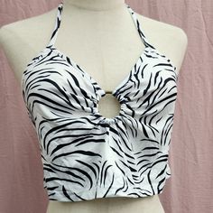 Shein Icon Zebra Stripe Print O-Ring Ruched Tie Backless Crop Halter Top New Without Tag. Color: White/Black Zebra Print Size: Large Chic Summer Tops With Zebra Print, Zebra Print Summer Vacation Top, Summer Vacation Zebra Print Top, White Zebra Print Tops For Summer, Spring Zebra Print Tops For Beach, Spring Beach Zebra Print Tops, Shein Icon, Ring Der O, Halter Tops