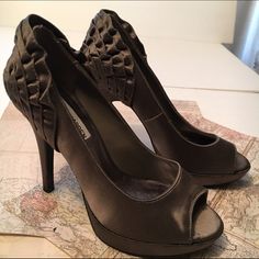 Sexy Vintage Late 2000’s Classy And Gorgeous Luxe Ruffle Back Silver Deep Charcoal Satin Ruffle Accent And Black Steve Madden Open Toe 5 Inch Heel - Size 5.5 New Sexy Excellent New Vintage Condition Steve Madden Bow Heels, Black Heels Steve Madden, 5 Inch Heels, New Vintage, Steve Madden, Open Toe, Satin, Women Shoes, Heels