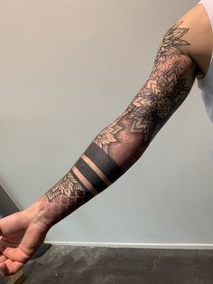 Side Hand Tattoos, Mangas Tattoo, Geometric Sleeve Tattoo, Octopus Tattoos, Hand Tattoos For Girls, Hand Tattoos For Women, Geometric Tattoos